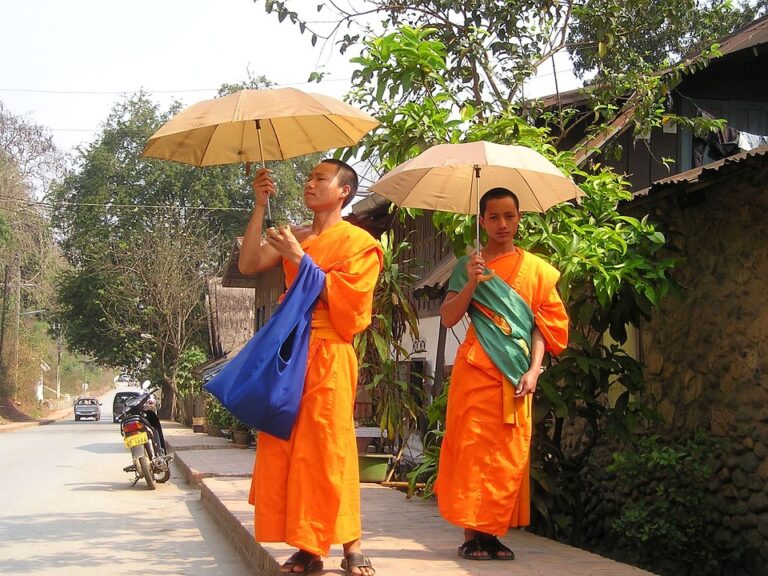 monks-455_960_720