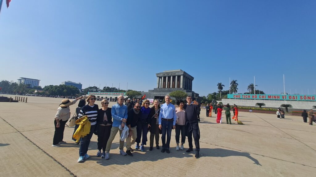 tour completi Vietnam con guida e accompagnatore
